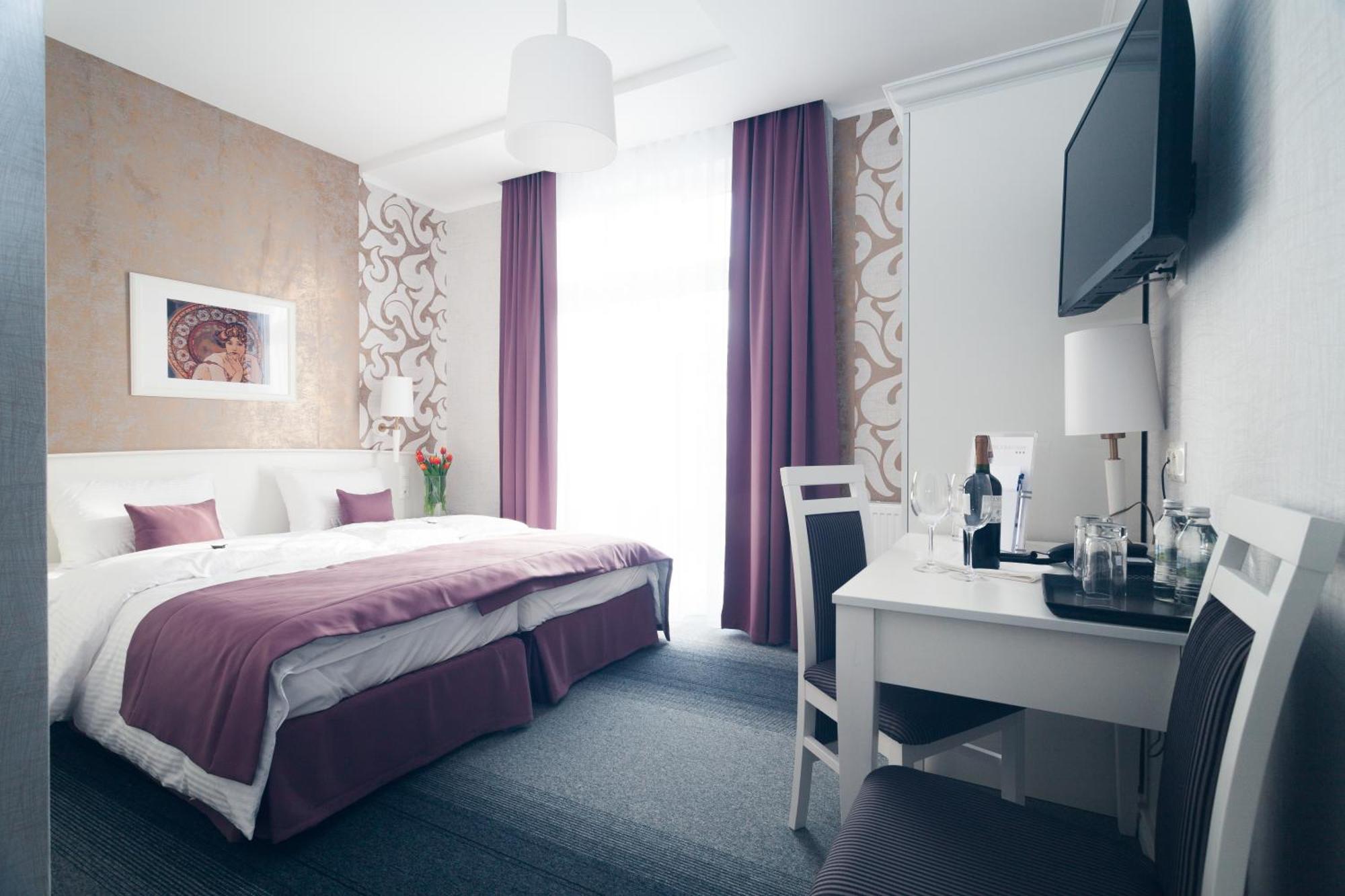 Hotel Pod Ratuszem Wieluń Habitación foto
