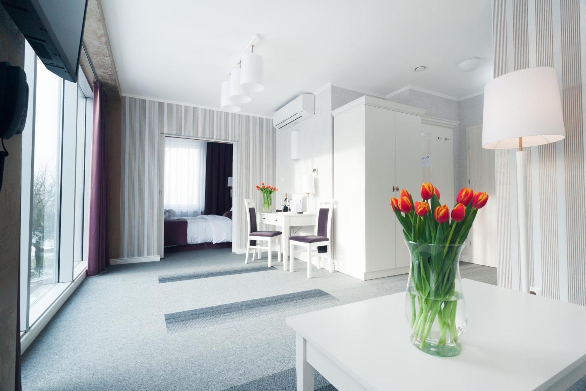 Hotel Pod Ratuszem Wieluń Habitación foto