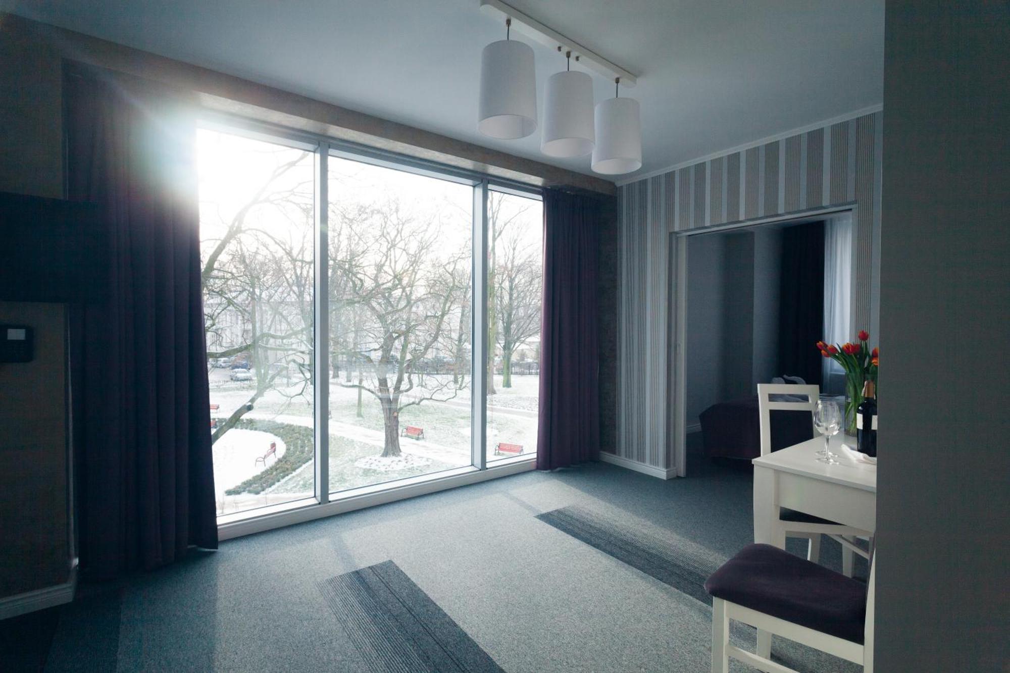 Hotel Pod Ratuszem Wieluń Exterior foto