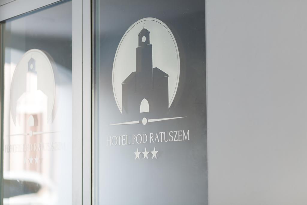 Hotel Pod Ratuszem Wieluń Exterior foto