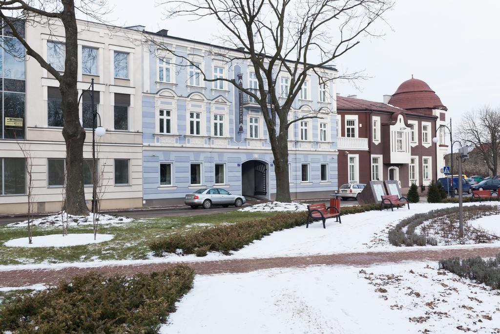 Hotel Pod Ratuszem Wieluń Exterior foto