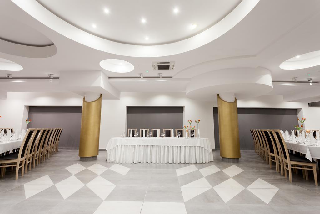 Hotel Pod Ratuszem Wieluń Exterior foto