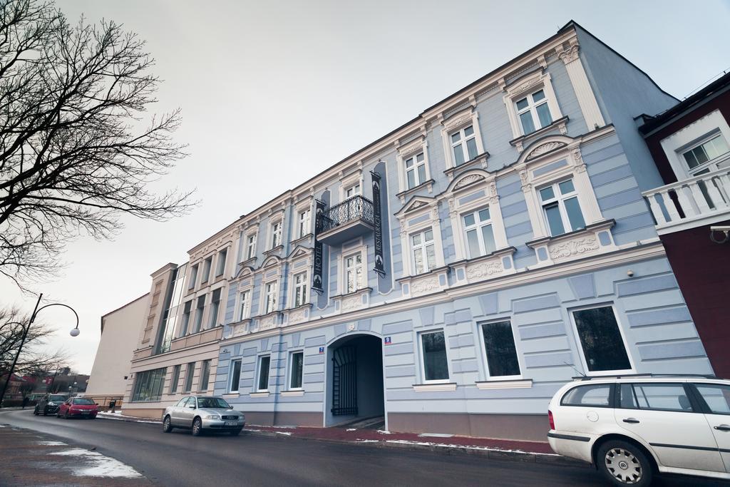 Hotel Pod Ratuszem Wieluń Exterior foto
