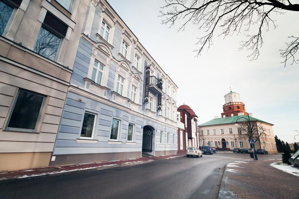 Hotel Pod Ratuszem Wieluń Exterior foto