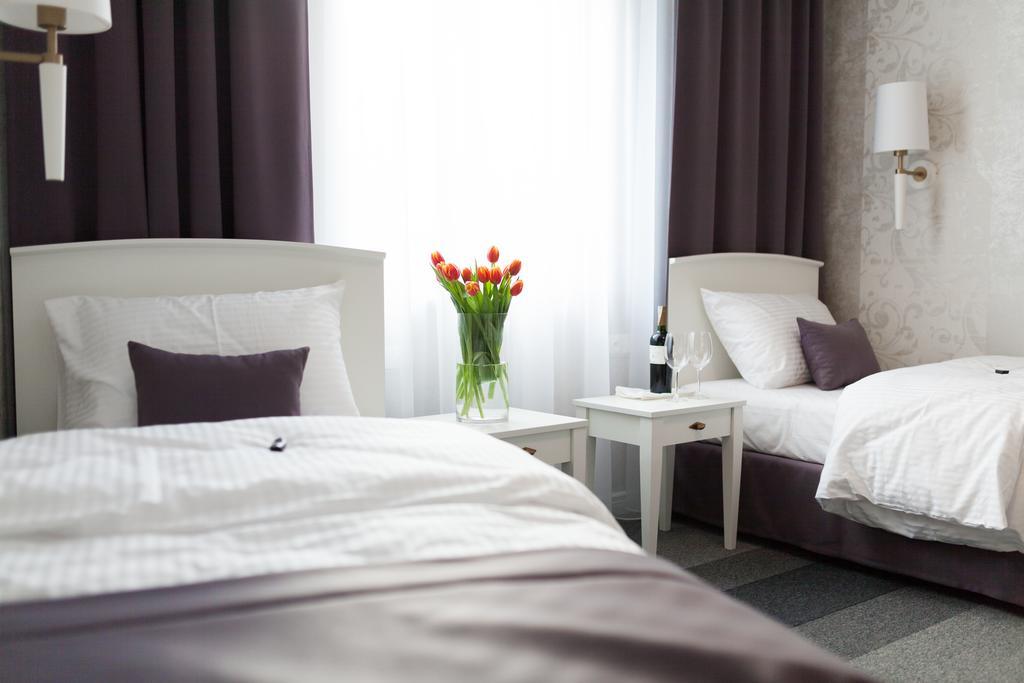 Hotel Pod Ratuszem Wieluń Habitación foto